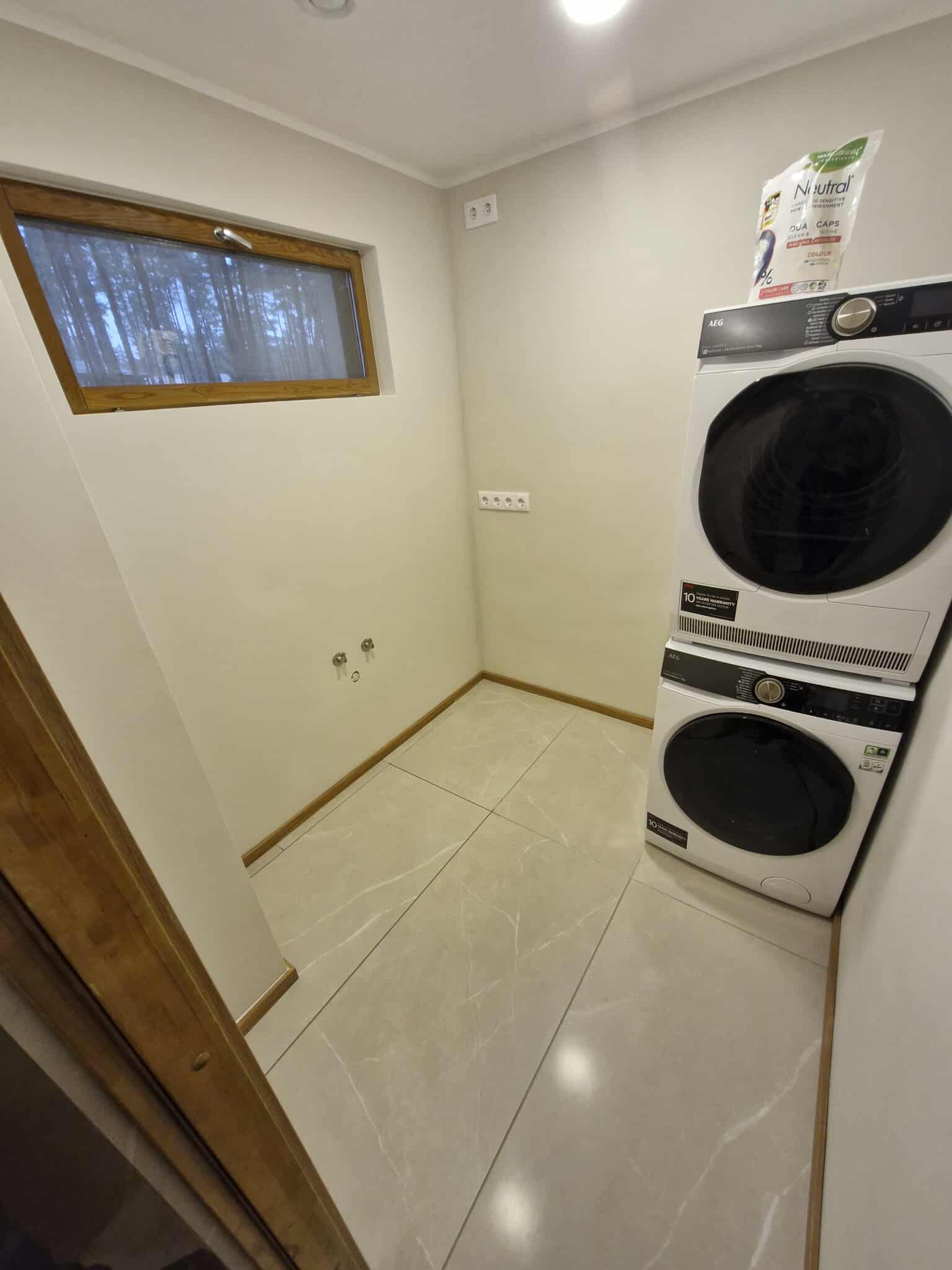 services-01 571183914 1150105957226560 1741902721863504017 N